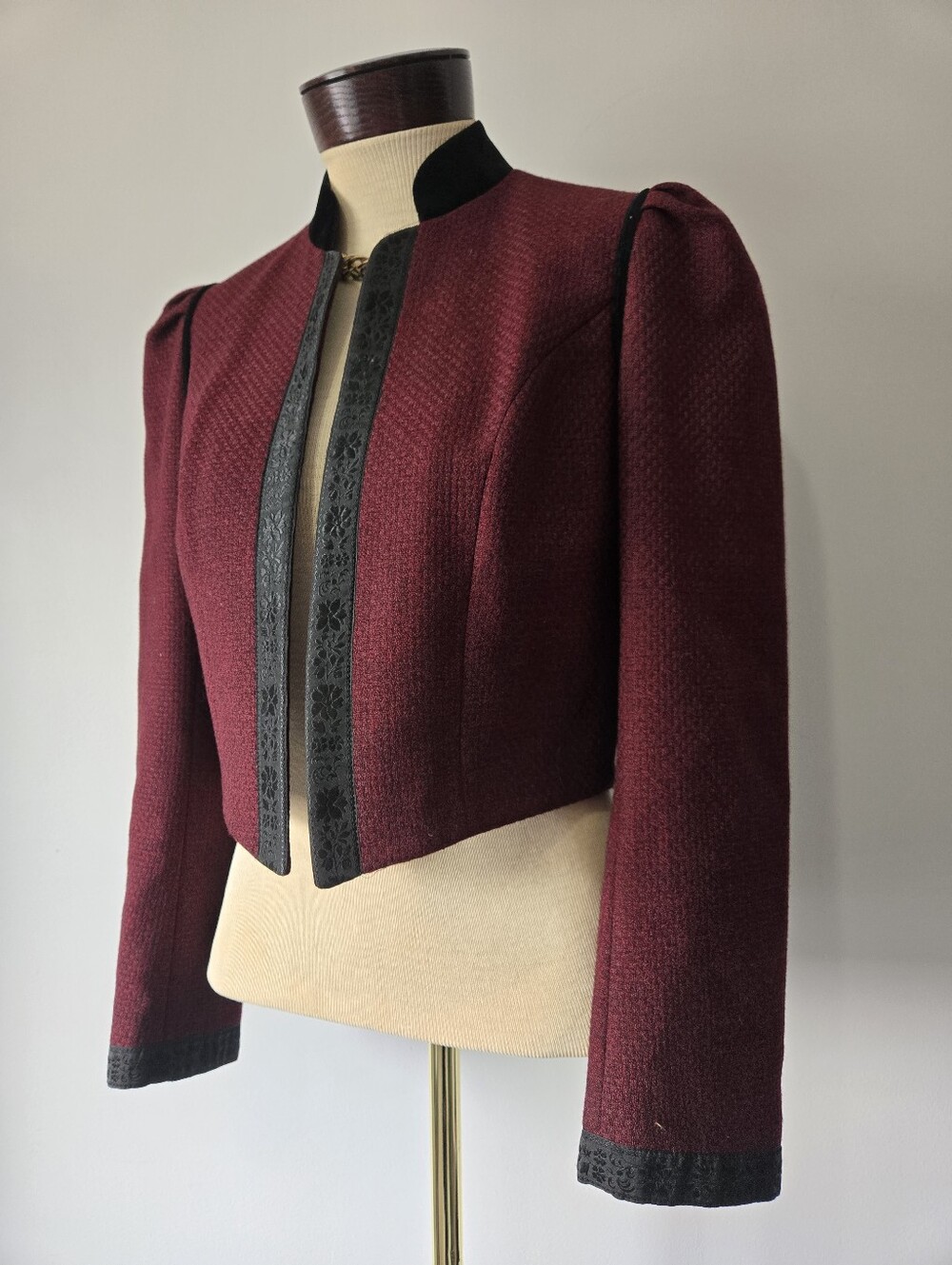 Wenger Vintage Burgundy Virgin Wool Open Front Crop Blazer. Size 38/ M - Picture 2 of 11